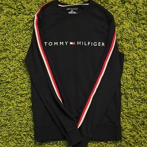 Tommy Hilfiger’s long-sleeve graphic men’s t-shirt